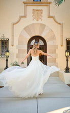 Load image into Gallery viewer, Strapless Sweetheart Wedding Dresses Beautiful Tulle Beach Bridal Dresses