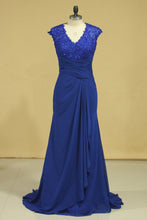 Load image into Gallery viewer, Hot V Neck Mother Of The Bride Dresses Dark Royal Blue Sweep Train With Ruffle Cap Sleeves